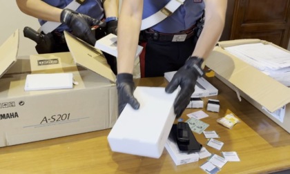 Documenti falsi per carte di credito e spese da 40mila euro