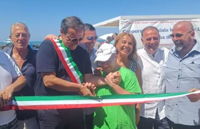 Inaugurata sul lungomare la spiaggia inclusiva