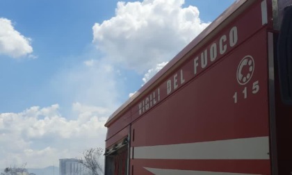 Incendio in via Ponte della Magliana, a fuoco sterpaglie e canneti