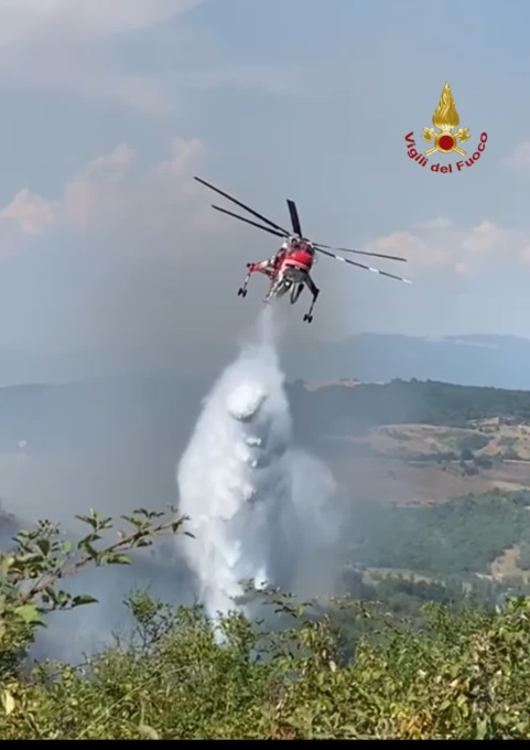 Incendio a Casalotti, il fumo invade il Grande Raccordo Anulare