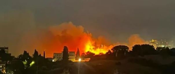Maxi incendio di sterpaglie alla Magliana