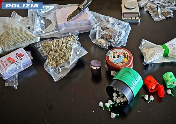 Scoperto laboratorio della droga in casa, arrestato un 31enne