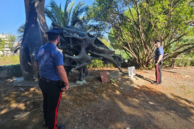 Danneggiata la lapide del Monumento di Matteotti