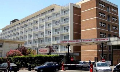 Uomo picchiato a morte in strada, fermato dalla Polizia un uomo