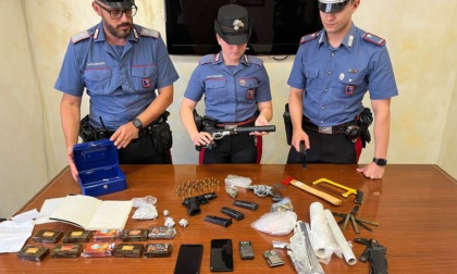 Droga ed armi, sequestri ad Ostia. Arrestata una donna