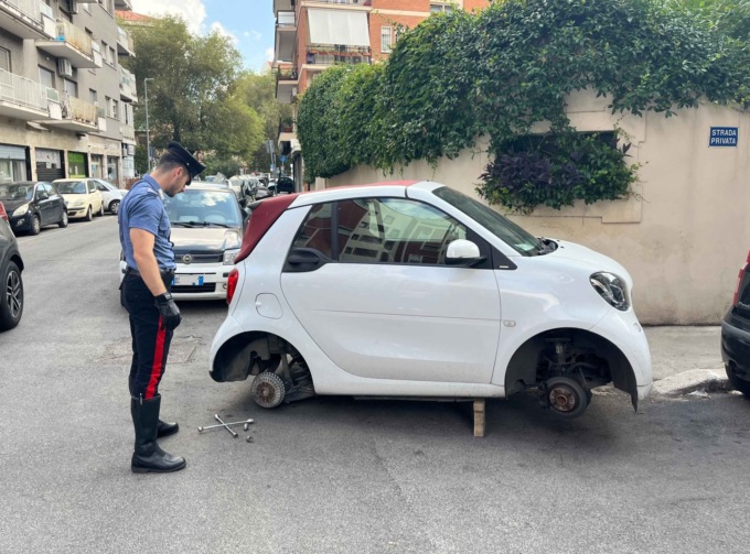 Arrestato dai Carabinieri ladro di gomme di Smart