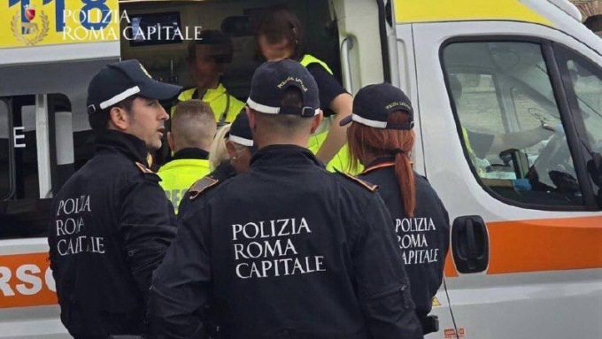Cammina scalzo sul GRA in evidente stato di alterazione, messo in salvo dalla Polizia Locale