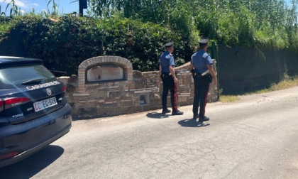 Entrano di notte in una circolo e fanno una festa in piscina, denunciati in sette