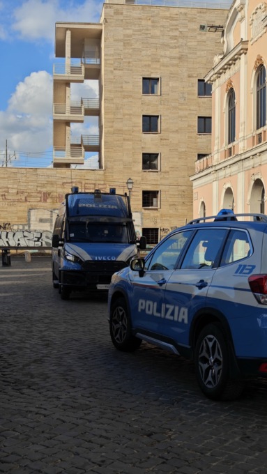 Ruba un cellulare, ma viene incastrato da un video
