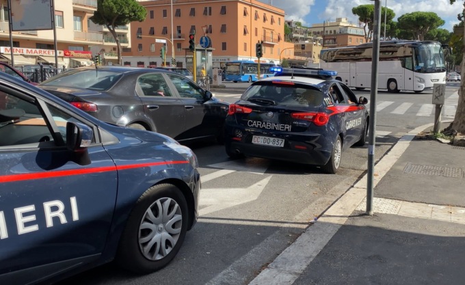 Controlli dei carabinieri a Valle Aurelia, due denunce e 9 allontanamenti