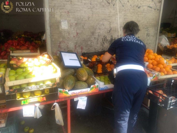 Sequestrate oltre 2 tonnellate di frutta e verdura in zona Ottavia