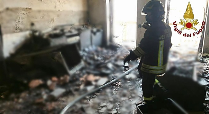 Incendio appartamento in via delle Sirene