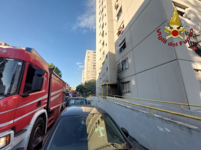 Fiamme nella chiesa di San Giacomo e a San Lorenzo in Lucina, si indaga