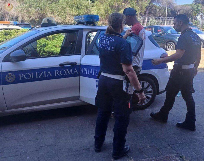 Lotta ai parcheggiatori abusivi, un decreto di espulsione