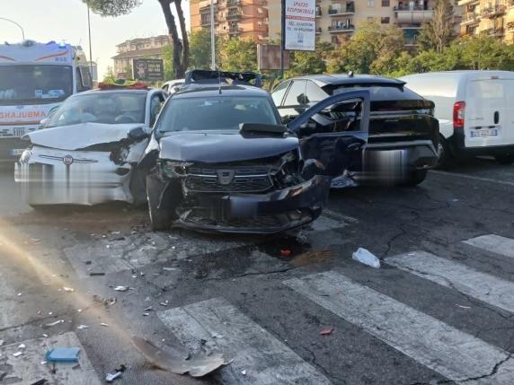 Automobilista investe e uccide un pedone di 72 anni. Altri 4 incidenti tra Roma e provincia