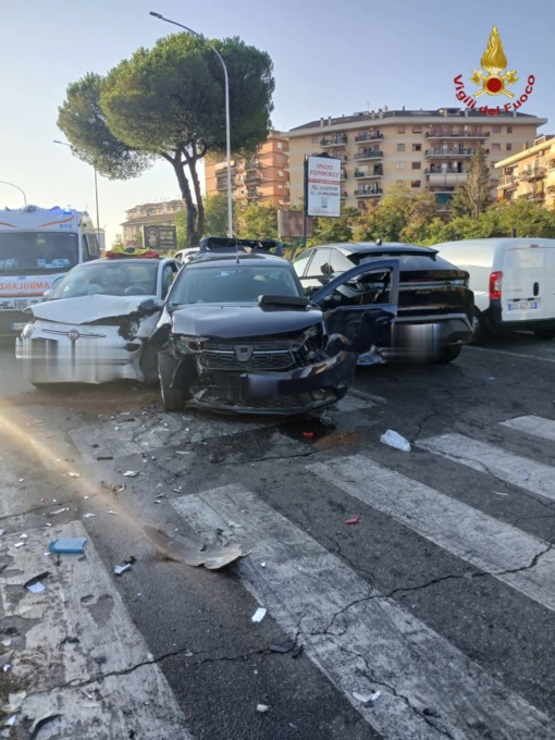 Scontro in Via Casilina, coinvolte 4 autovetture