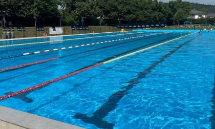 Uomo di 65 anni muore in piscina