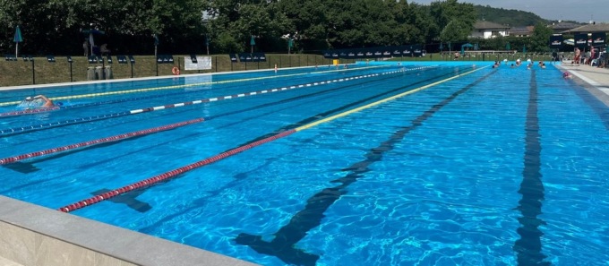 Uomo di 65 anni muore in piscina