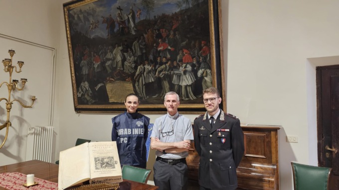 Riconsegnato un volume antico del XV secolo alla biblioteca Canonici Regolari  Lateranensi