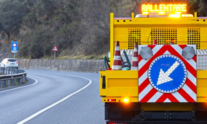 Scontro tra una cisterna e un’auto sull’Aurelia Bis, un ferito e strada chiusa
