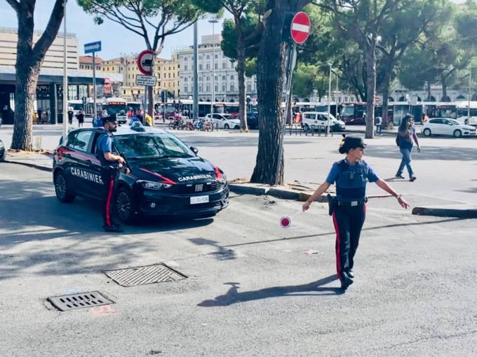 Tenta di prelevare con carta di credito rubata, denunciato