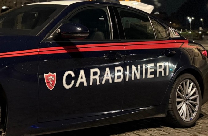 Chiedono soldi per “aiutare” con l’affitto, due arresti per estorsione