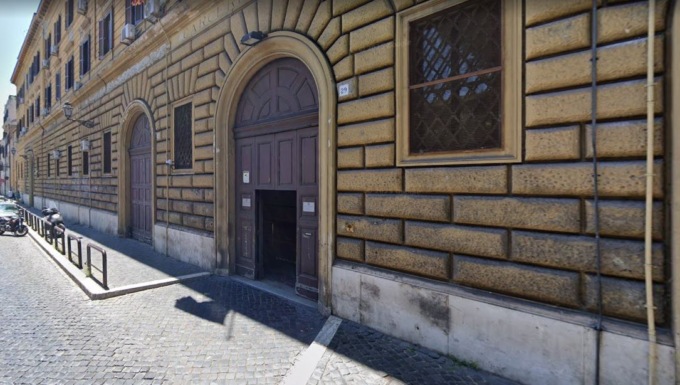 Regina Coeli, sequestrate armi artigianali e 20 cellulari