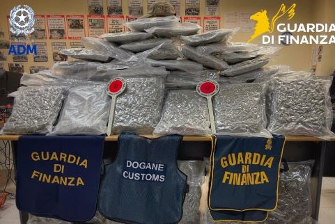 Maxi sequestro di droga al porto: arrestato cittadino bulgaro