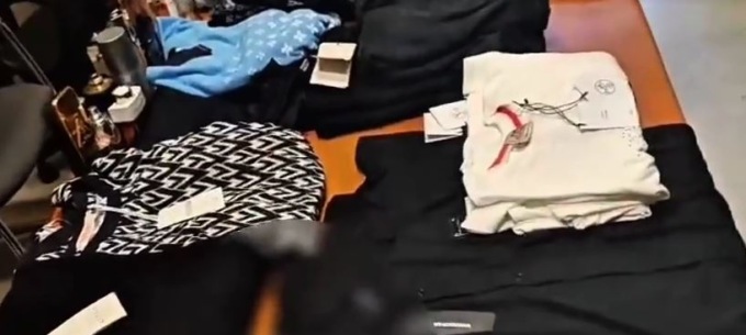 Blitz nel campo nomadi di via Candoni, abbigliamento e accessori rubati. Le immagini