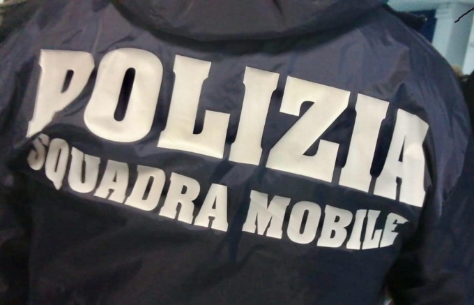 Viola divieto di avvicinamento, minaccia l’ex e dà fuoco all’appartamento
