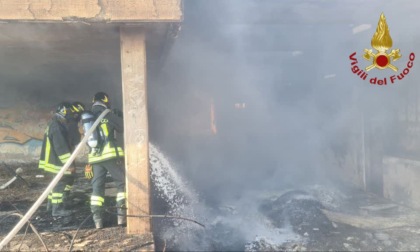 Incendio in un fabbricato abbandonato