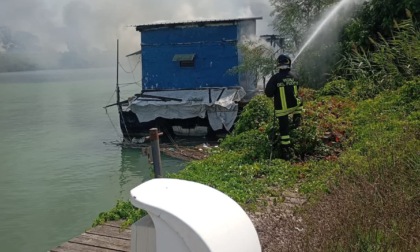 Incendio in un cantiere nautico