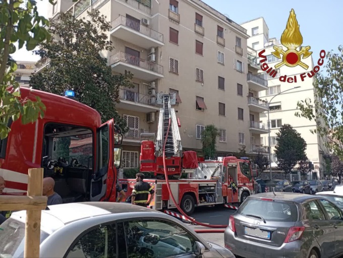 Incendio in appartamento, alcuni inquilini intossicati
