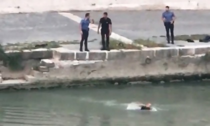 Giovane tenta il suicidio gettandosi nel Tevere, salvato dai carabinieri