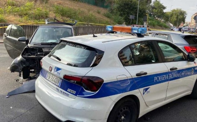 Scontro auto-moto, un morto e un ferito grave