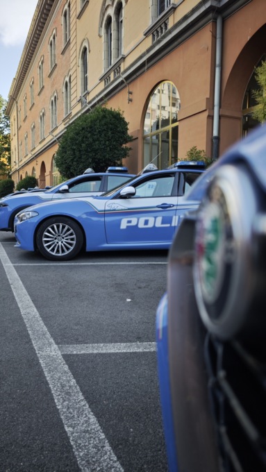 Rapina con un bastone appuntito, arrestato