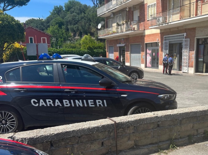 Fugge senza pagare la spesa, arrestato