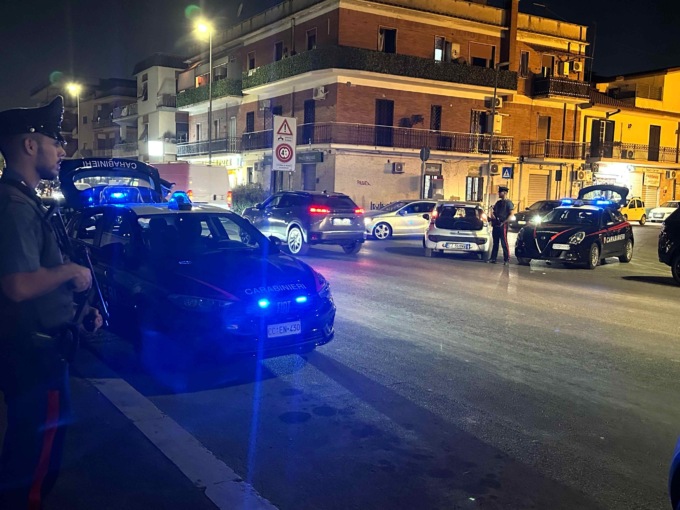 Movida, un denunciato per droga, due segnalati e 21 grammi di hashish sequestrati