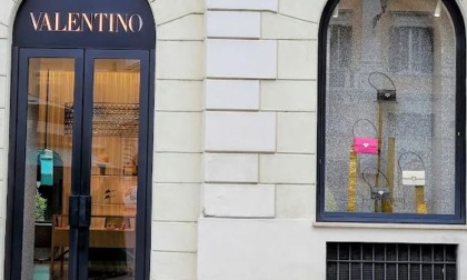 Furto nella boutique Valentino, rubate 30 borse