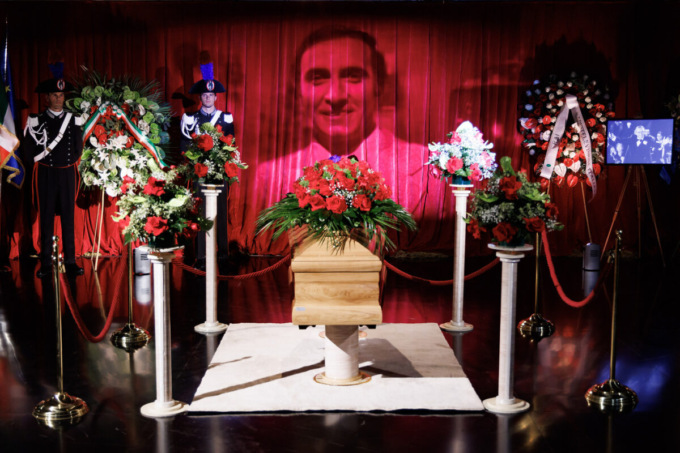 Pippo Baudo, 8 mila persone alla camera ardente al Teatro delle Vittorie