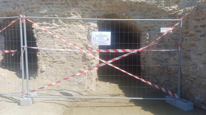 Sgomberate e chiuse le “Grotte”