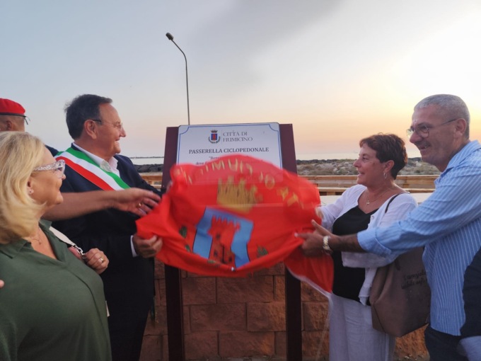 Vandalizzata la nuova passerella ciclopedonale