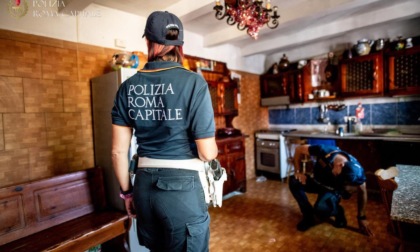 Sgomberati due appartamenti occupati abusivamente: un arresto per spaccio e resistenza