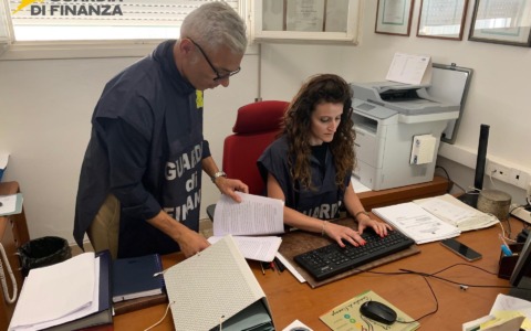 Bancarotta fraudolenta e autoriciclaggio, sequestrati beni per oltre 13 milioni di euro.