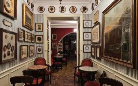 Sigilli al Caffè Greco, chiude lo storico locale