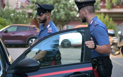Resti umani nell’auto andata a fuoco