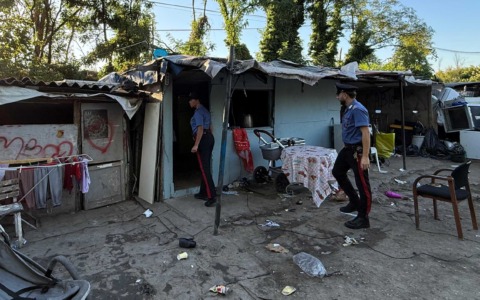 Sgomberato insediamento abusivo in via Tiberina, 27 denunce