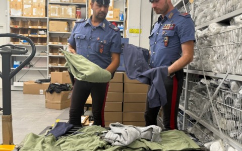 Tre donne arrestate e una coppia denunciata per furto