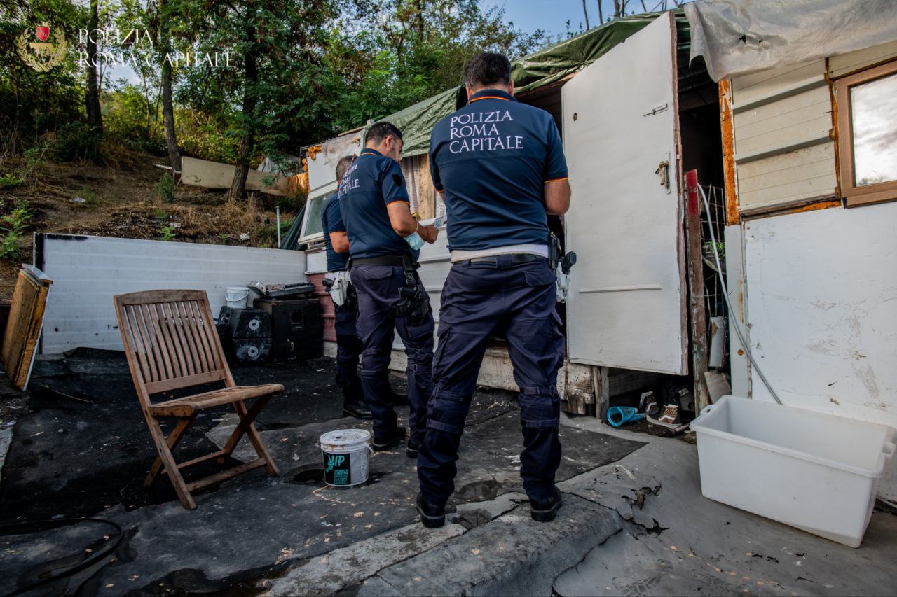Campo nomadi di via dei Gordiani, arrestato un uomo per maltrattamenti in famiglia