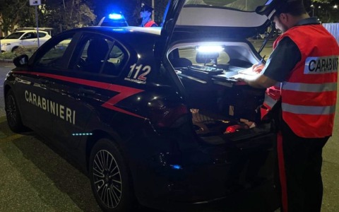 Operazione Anticrimine, denunce per droga, coltelli e rifiuti abbandonati